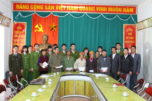 Tết ấm tình thương với thiếu nhi Mường Sang - Mộc Châu.